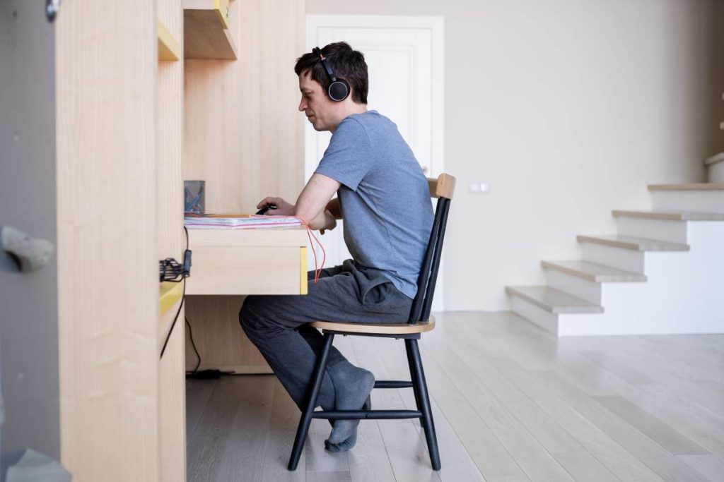 Tablet vs. proctoring competitions: which implications for candidate stress